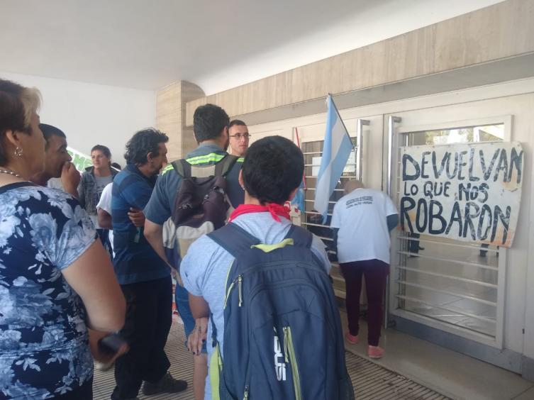 Pescadores reclamaron su inclusión en la emergencia hídrica nacional 