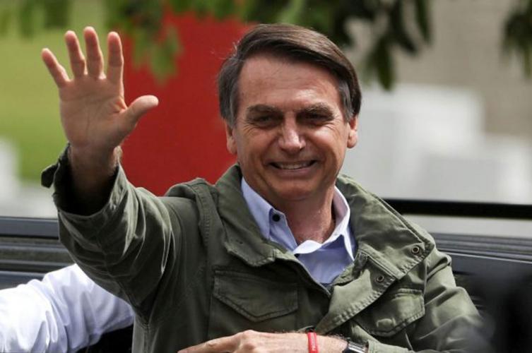 Tras 18 días, Bolsonaro recibió el alta médico y viaja a Brasilia