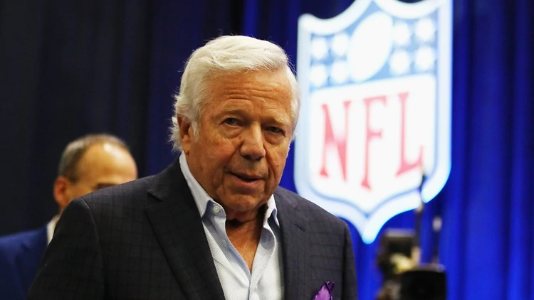 Escándalo en la NFL: acusan al dueño de los New England Patriots de solicitar prostitución