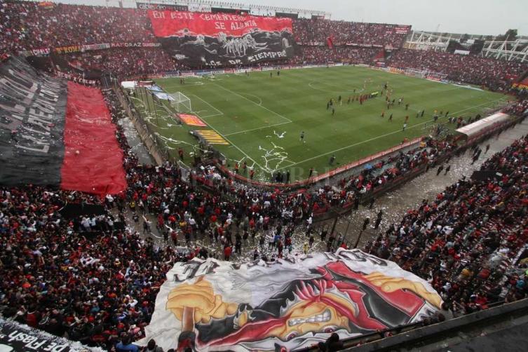 Colón hace gestiones para tener hinchas visitantes en el partido ante Racing
