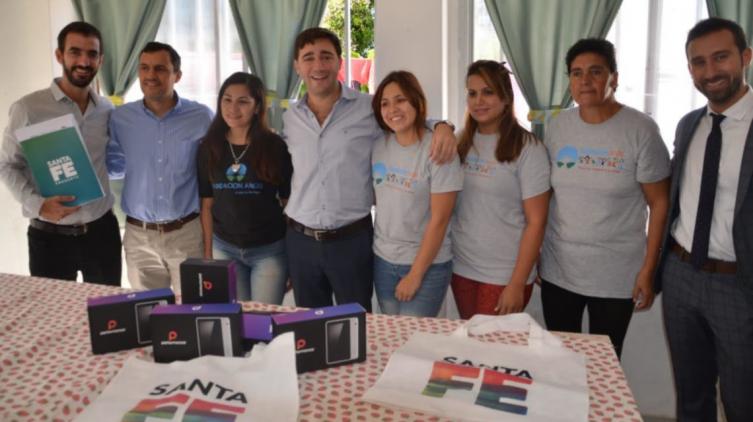 Tablets y guitarras adquiridas con la venta de bienes decomisados a delincuentes 