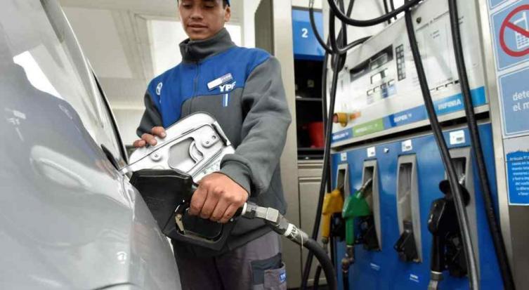 Hoy vuelve a aumentar la nafta