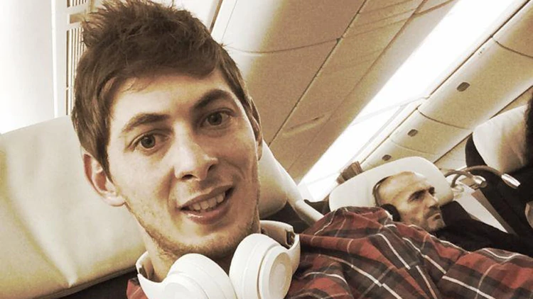 El chat de Emiliano Sala que revela quién y cómo se arregló el trágico vuelo de Nantes a Cardiff