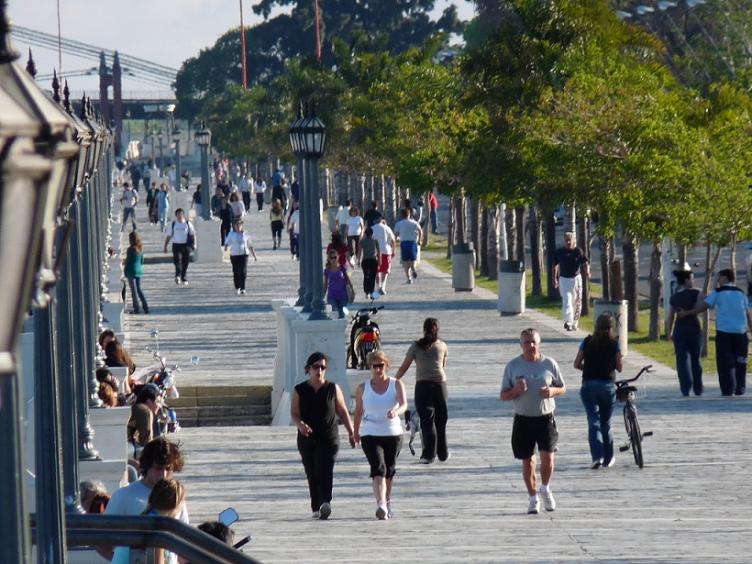 Sábado de sol y calor en la ciudad