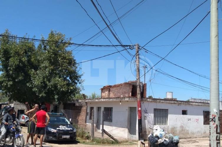 Dos jóvenes recibieron una fuerte descarga eléctrica y fallecieron