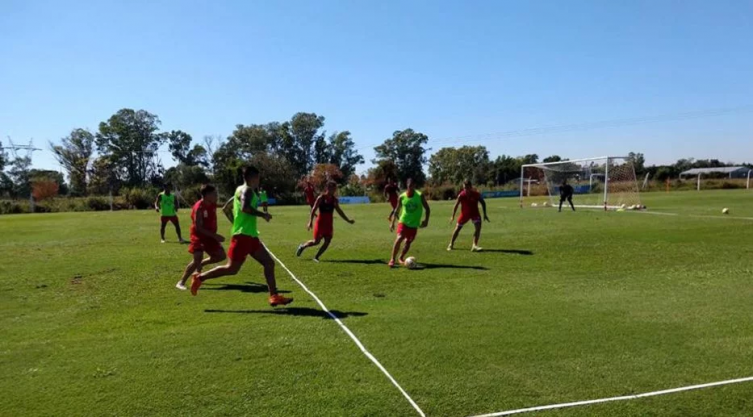 Unión entrena pensando en Tigre