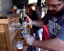 Buscan que los cerveceros artesanales transformen sus residuos en energía