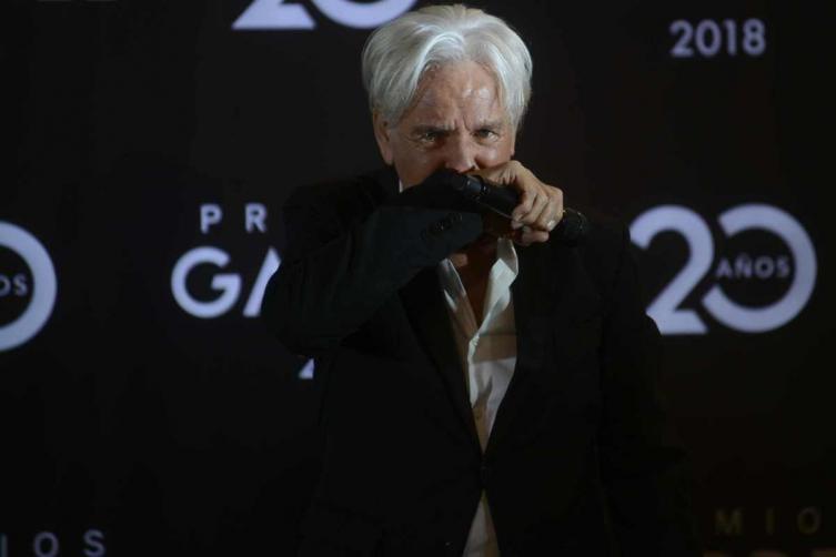 Sergio Denis se cayó de un escenario, sufrió varias fracturas y está grave