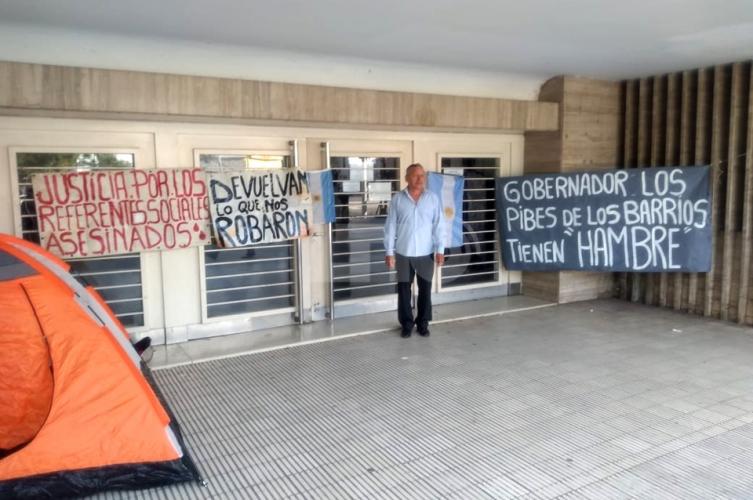 Pescadores impiden la entrada y salida a Producción