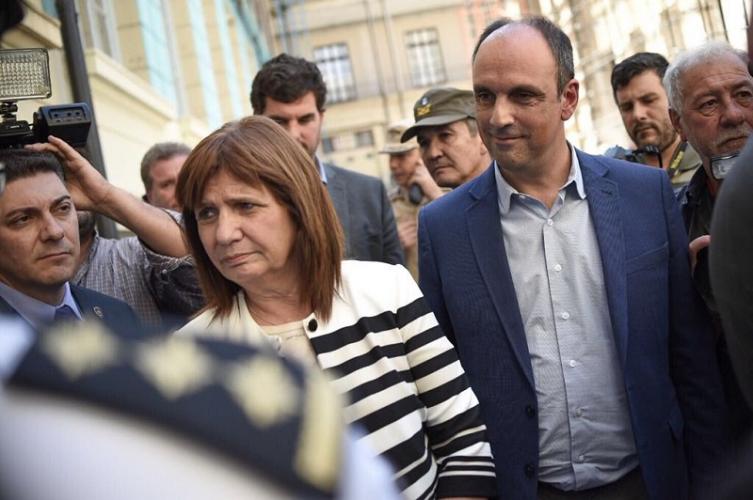Bullrich y Corral encabezan una quema de droga 
