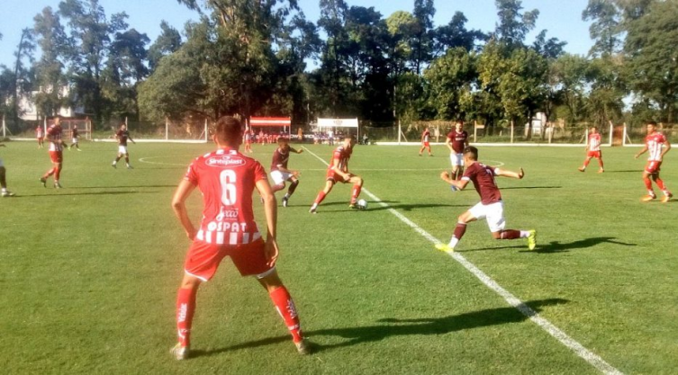 Unión y Lanús empataron 1 a 1 en Reserva