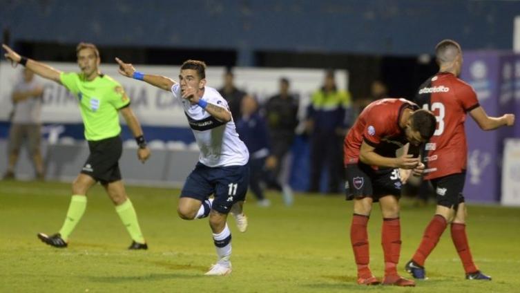 Newell ´s perdió ante Gimnasia en la última jugada y complicó su futuro