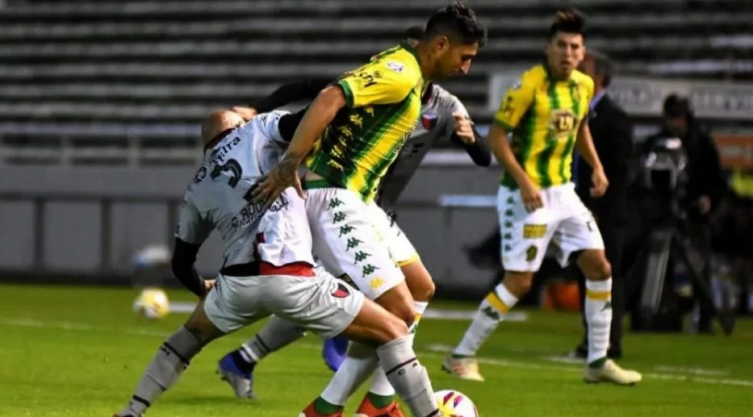 Pésimo comienzo para Lavallén: Colón perdió por goleada muy bien ante Aldosivi