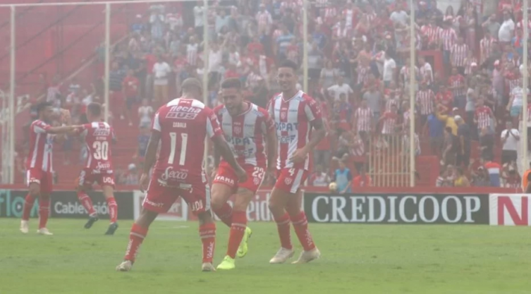 Unión le ganó a Lanús con un contundente  3 a 0 e ingresó a zona de Sudamericana