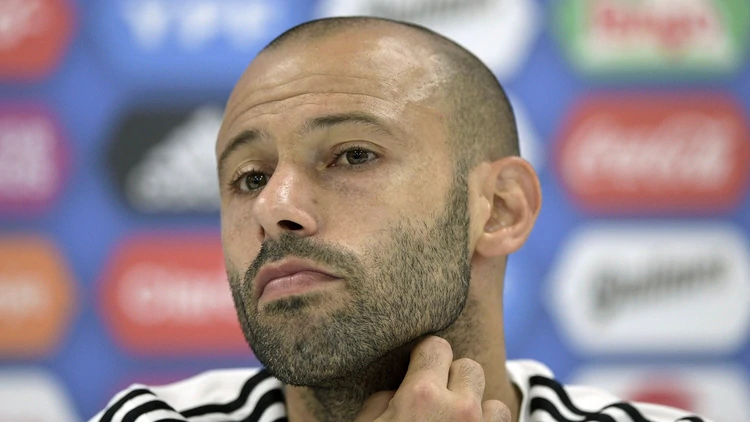 Un equipo argentino intentará contratar a Mascherano en el próximo mercado