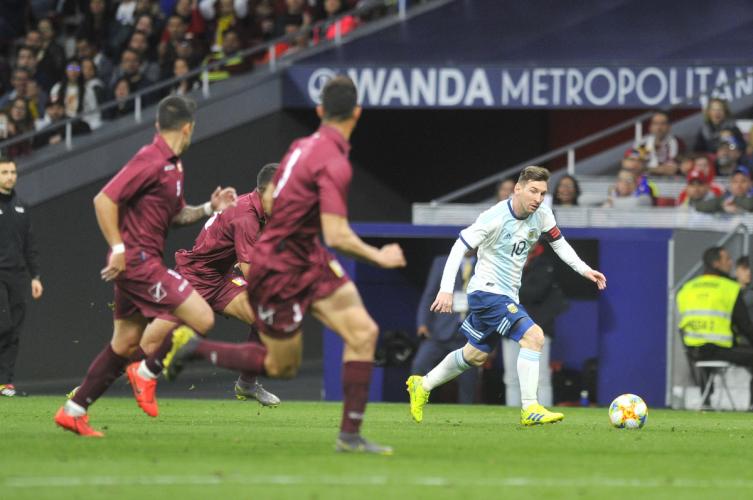 En la vuelta de Messi, Argentina cayó ante Venezuela en otra decepcionante actuación