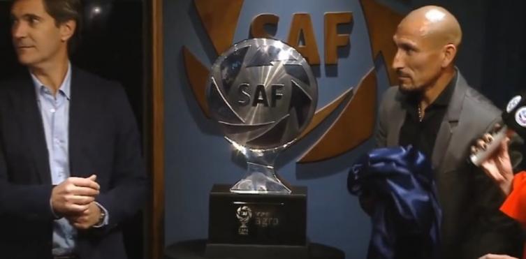 Se presentó el trofeo que recibirá el campeón de la Copa de la Superliga