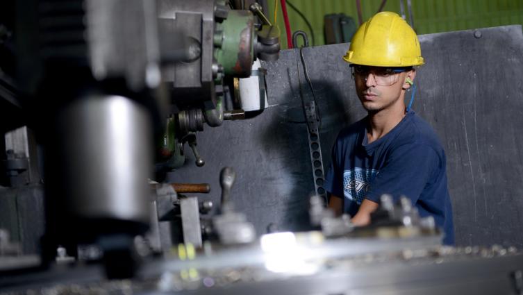 El empleo registrado cayó 1,5% en el último trimestre