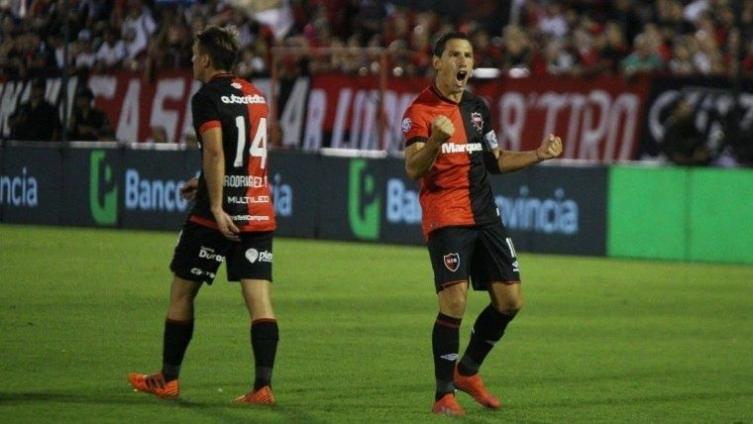 Newell's volvió al triunfo ante Huracán