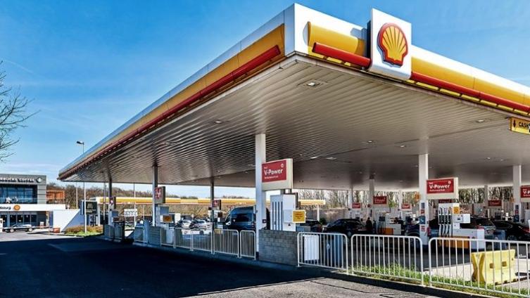 Tres días después de aumentar, Shell rebaja sus precios