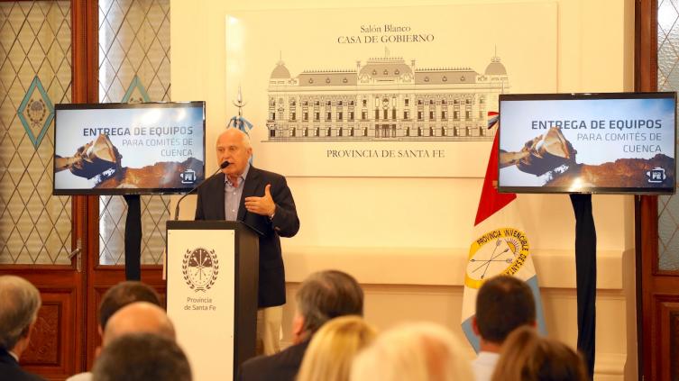 Lifschitz entregó maquinaria a distintos comités de cuenca