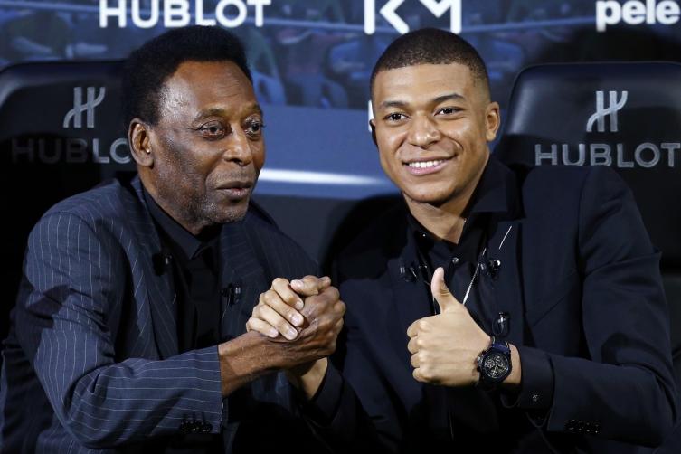 Pelé fue internado de urgencia por un cuadro de fiebre alta