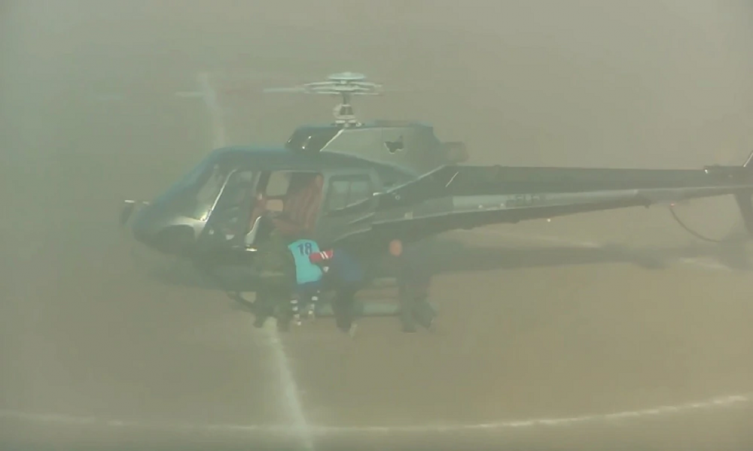 Un helicóptero, armas y encapuchados: el 