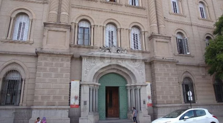 Ni la docente investigada, ni el alumno, son los del video sexual viral 