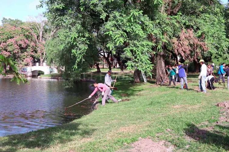  Limpian y reacondicionan el Parque Garay 