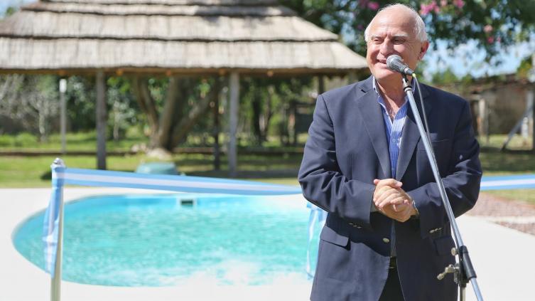 Lifschitz inauguró natatorios comunales  