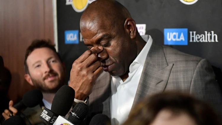 Entre lágrimas, renunció Magic Johnson como presidente de Los Ángeles Lakers: 