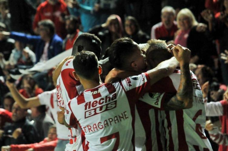 Unión enfrenta a San Martín de Tucumán