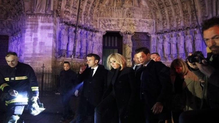 Macron anunció que volverán a construir Notre Dame