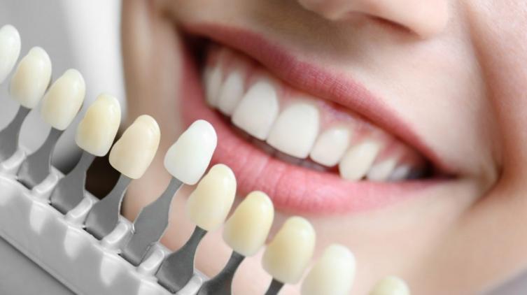 La ANMAT prohibió la venta y el uso de un implante dental y otros productos médicos