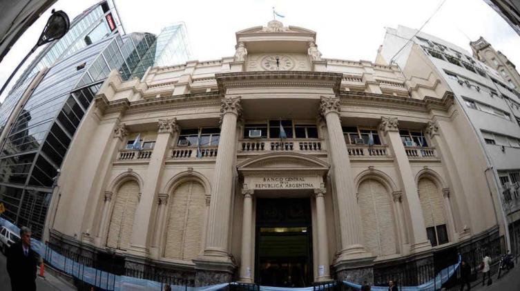 El Banco Central fijó el techo del dólar a $ 51,45 hasta fin de año