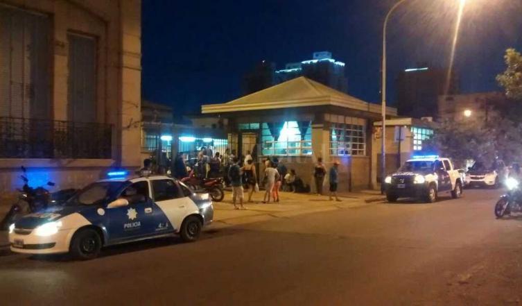 Balearon a un hombre que amenazó de muerte a una mujer 
