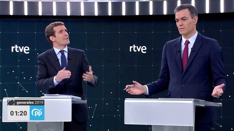 Pedro Sánchez sale incómodo del primer debate en España