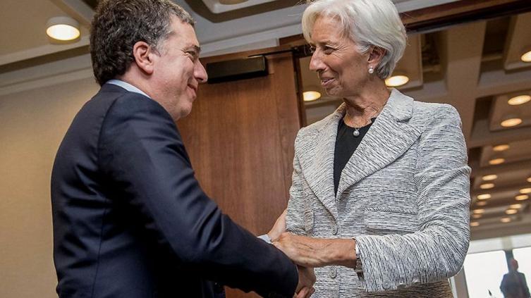 Alerta en el FMI: temen que la suba de la pobreza en Argentina impida pagar la deuda