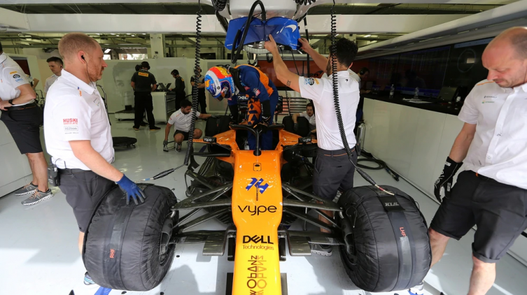 La construcción del McLaren de Fernando Alonso para las 500 Millas de Indianápolis