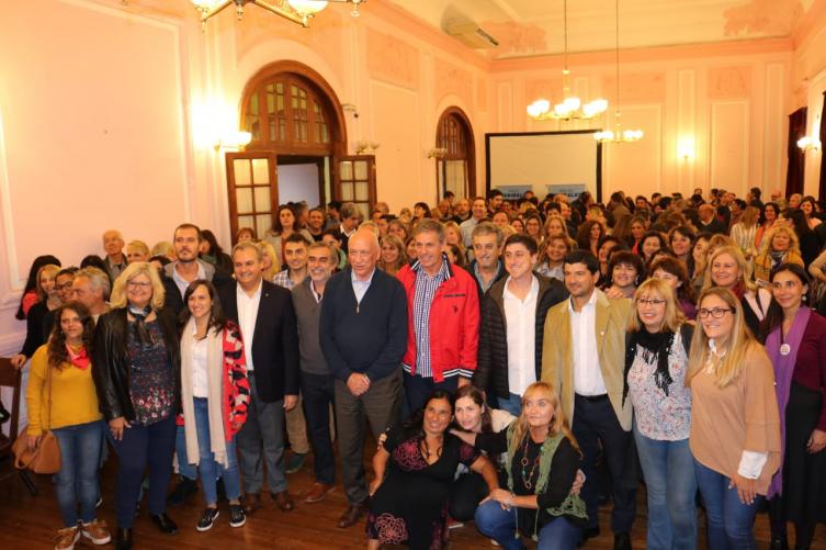 Jatón y Bonfatti cerraron la campaña en un acto con educadores