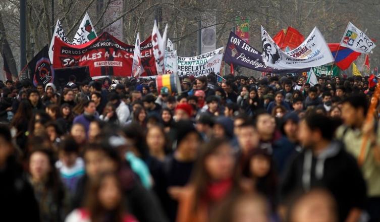 Primera marcha estudiantil del año termina con incidentes