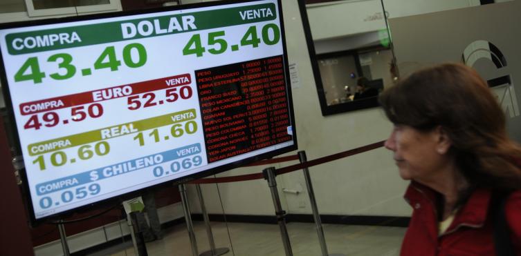 Dólar: tras una baja inicial cerró la semana a $ 46,90