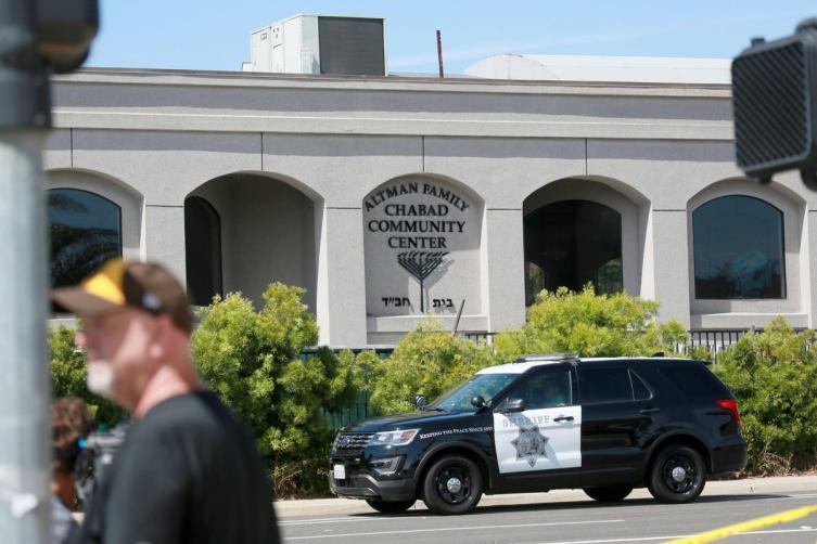 Tiroteo en una sinagoga de California: un muerto y tres heridos