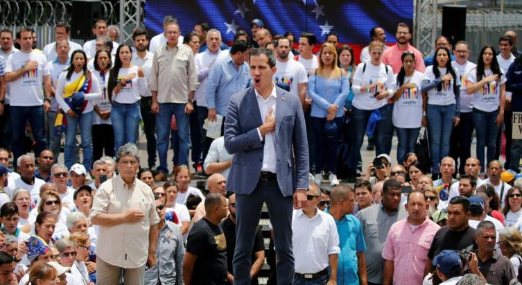 Venezuela: junto a militares, Guaidó busca dar “el cese definitivo” a Maduro