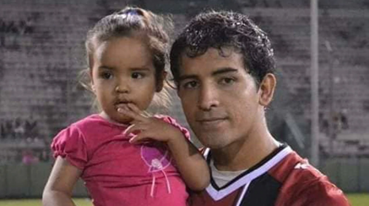 Emocionante: perdió a su hija, pidió jugar y convirtió dos goles