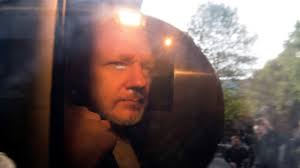 Assange condenado a 50 semanas de prisión por violar la condicional