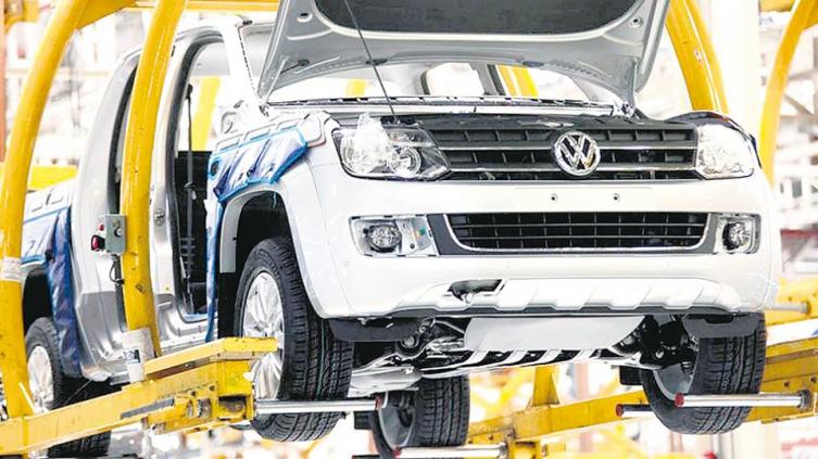 Volkswagen suspende 2.800 operarios en Pacheco