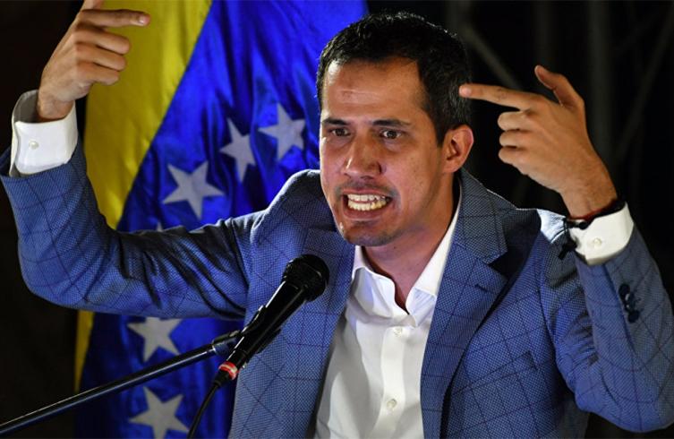 Guaidó desafía a Maduro con marchas hacia cuarteles