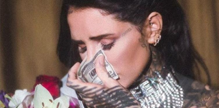 Cande Tinelli se limpió la nariz con un billete de cien dólares y la repudiaron en las redes
