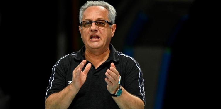 Se retiró Julio Velasco: el legendario entrenador argentino de vóley no dirigirá más